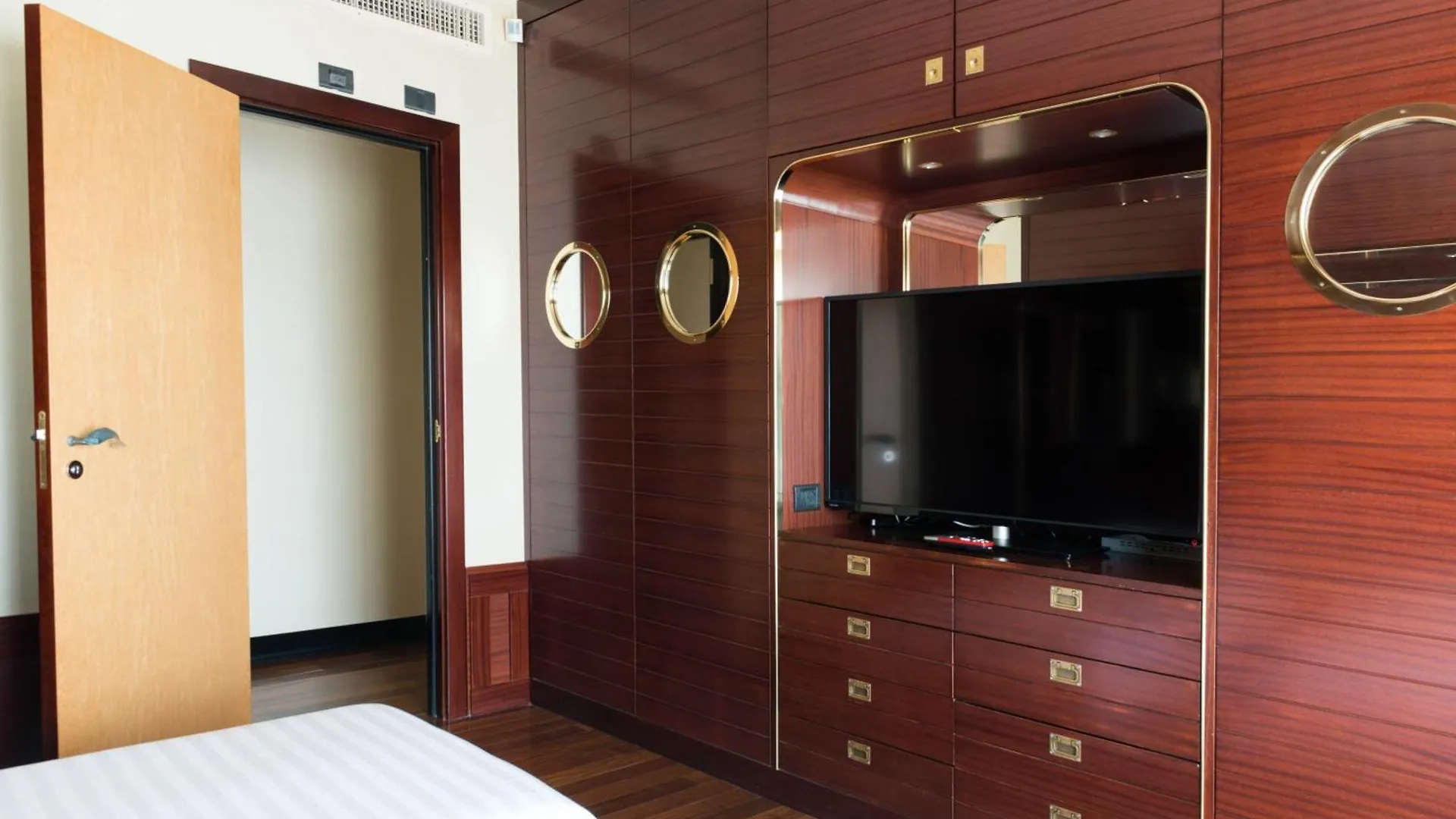 Club Hotel Eilat - All Suites Hotel